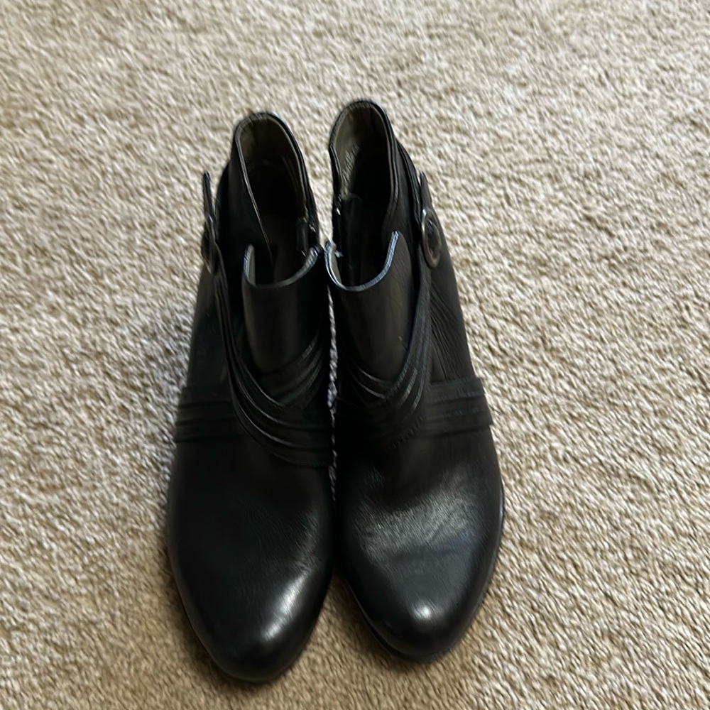 Born Ankle boots 8.5
